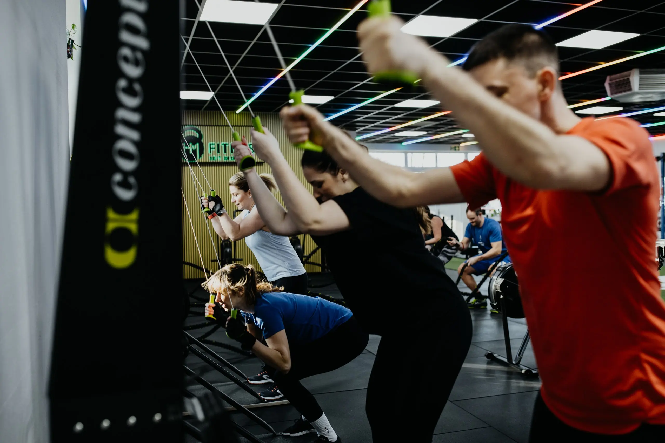 Mitglieder beim Boxtraining im HM Fitness Studio