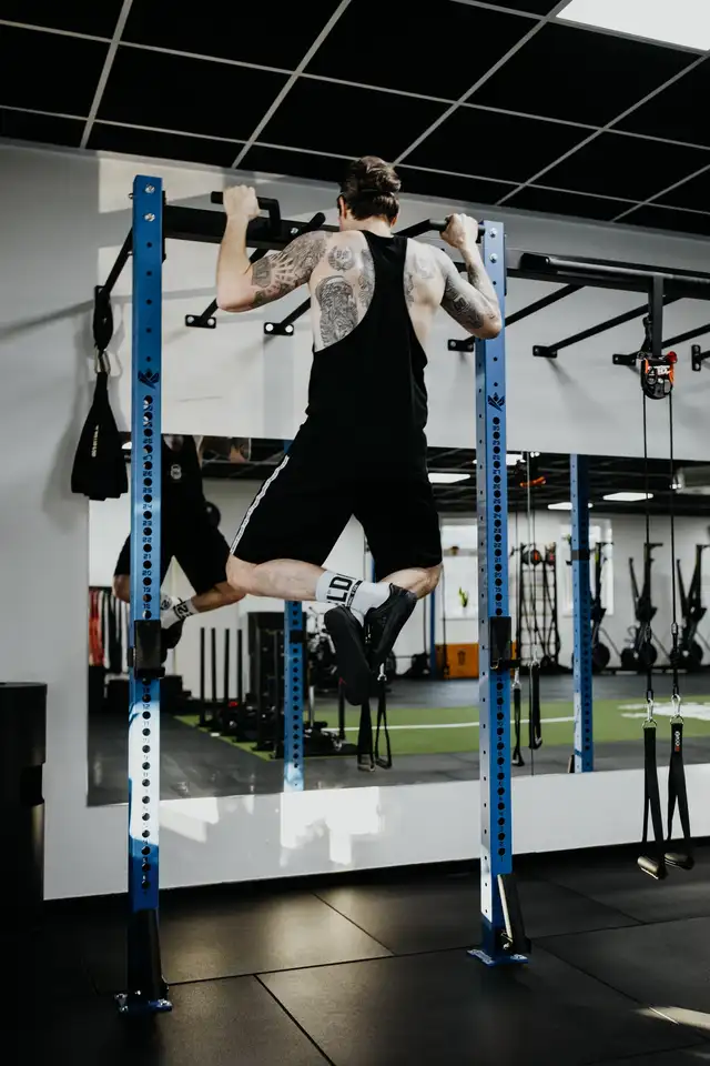 Mitglieder beim Group Training mit Battle Ropes im HM Fitness Studio Pfarrkirchen