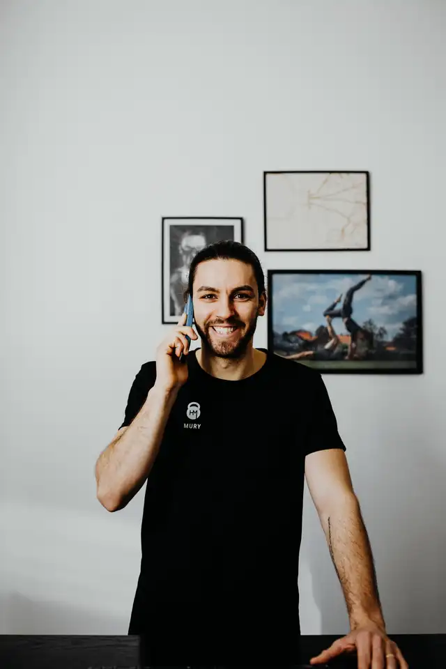 Coach Mury bei der Trainingsplanung für das Online Coaching