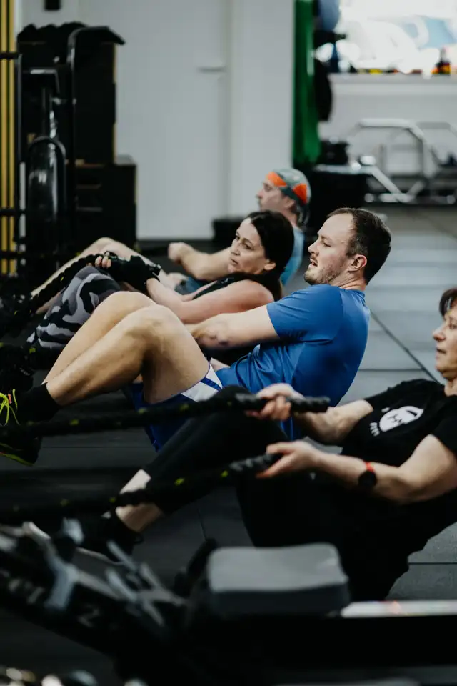 Gruppentraining an den Rudergeräten im HM Fitness Studio Pfarrkirchen